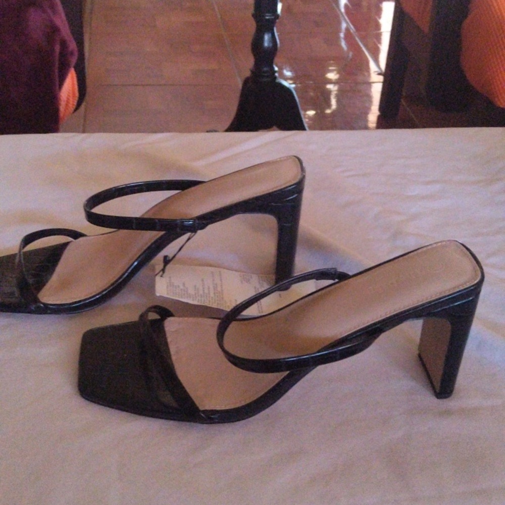 NWOT Black Strappy Women's Heels - Picture 4 of 9